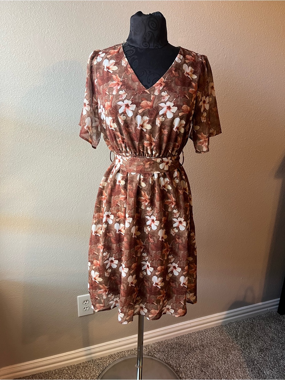 Gilli Brown Floral V-Neck Midi Dress Fall Wedding Guest Dress Size Small